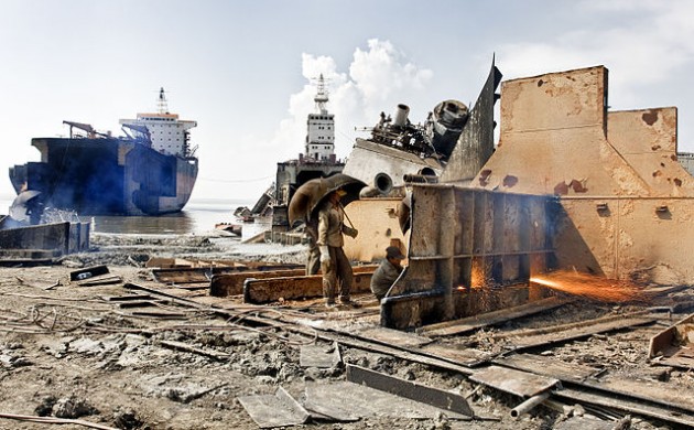 The scrap shipyard in Bangladesh is dangerous and dirty (photo: Naquib Hossain)