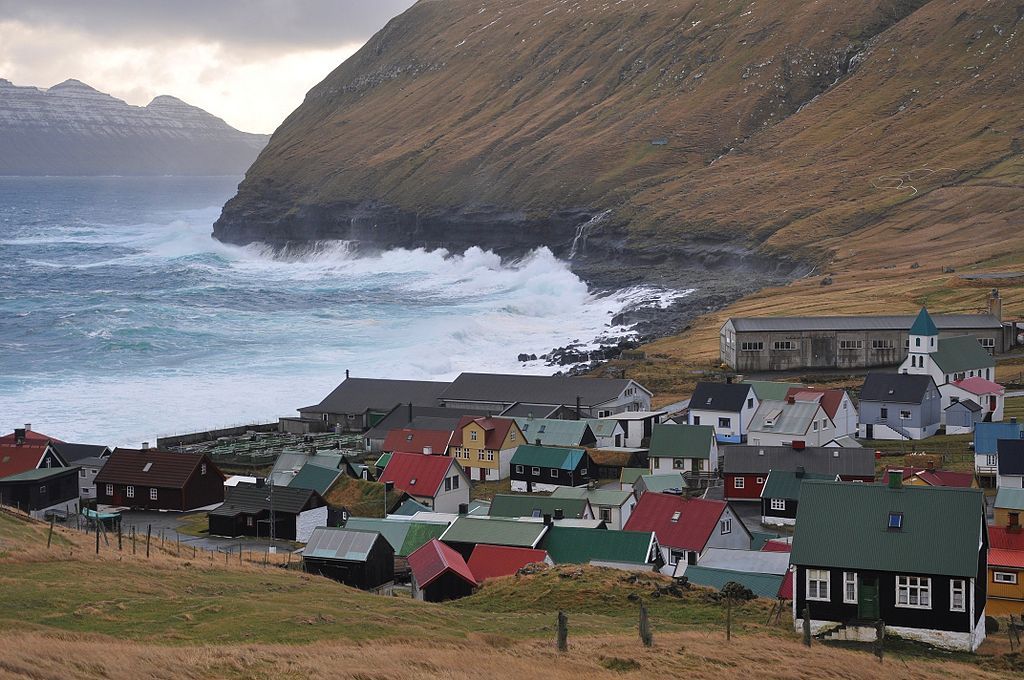 Opposition urges action over revelations that Russian boats are using Faroes as a marina