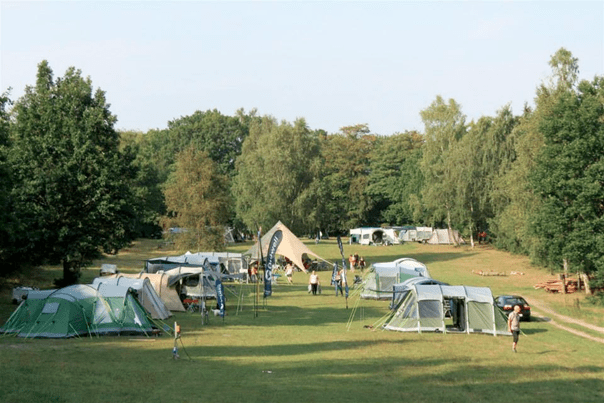 Treffen am Lagerfeuer: Dänisches Camping auf dem Weg zu einem weiteren Rekord im Jahr 2022