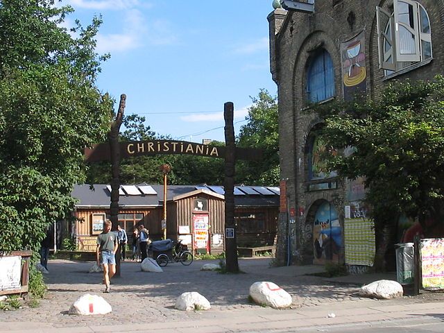 Christiania residents put boulder on bike path
