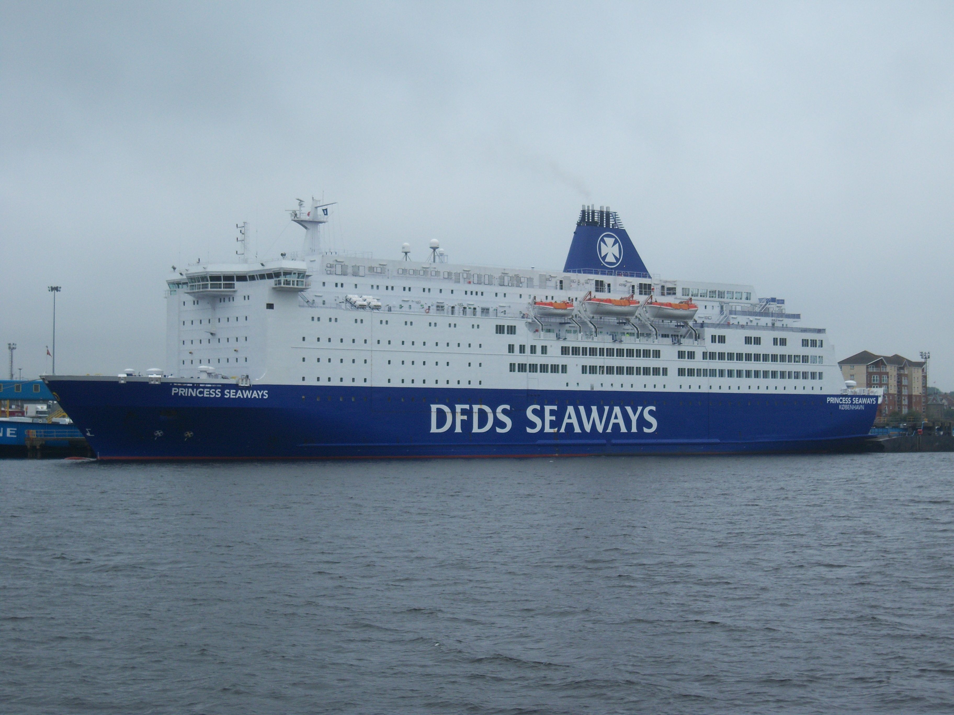 Gorm shakes a DFDS ferry loose in England