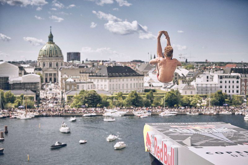 Mid-June events: Diving at Euro 2016 and in the harbour