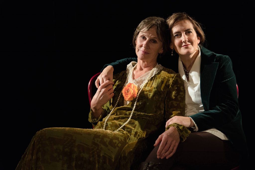 The talented Sue Hansen-Styles (as Virginia Woolf) and Nathalie Johnston (Vita Sackville-West) (photo: Pressefoto)