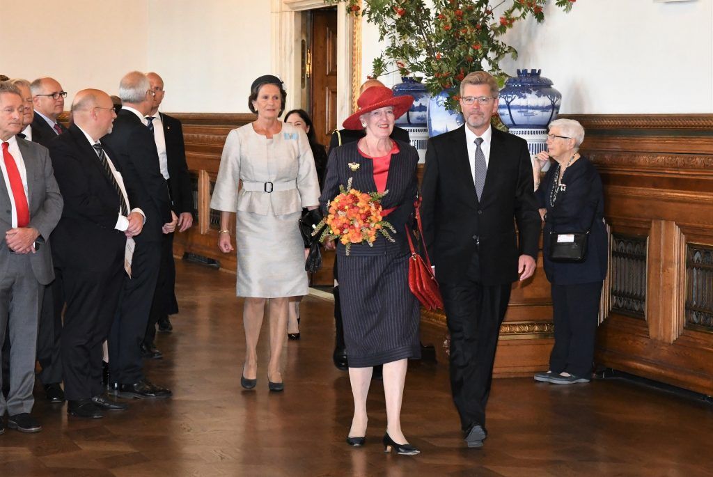 Local News in Brief: City mayor deciphers the riddles of the Danish queen
