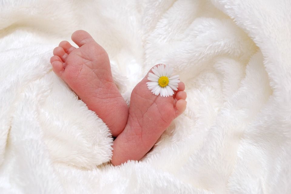 Number of caesarian births under 20 percent for first time in over a decade