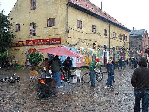 News in Brief: Police officer peppersprayed in Christiania