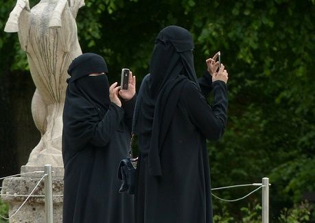 Danish police lack resources to clamp down on burqa-wearers