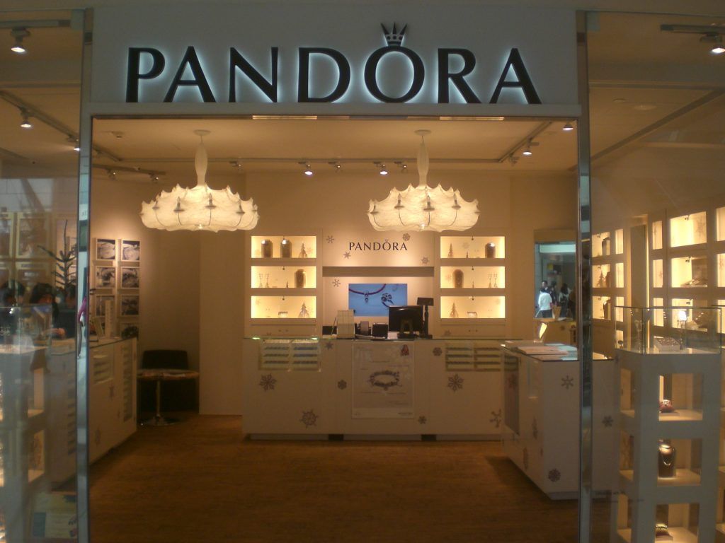 Business News in Brief: Pandora stock drops 43 percent since May
