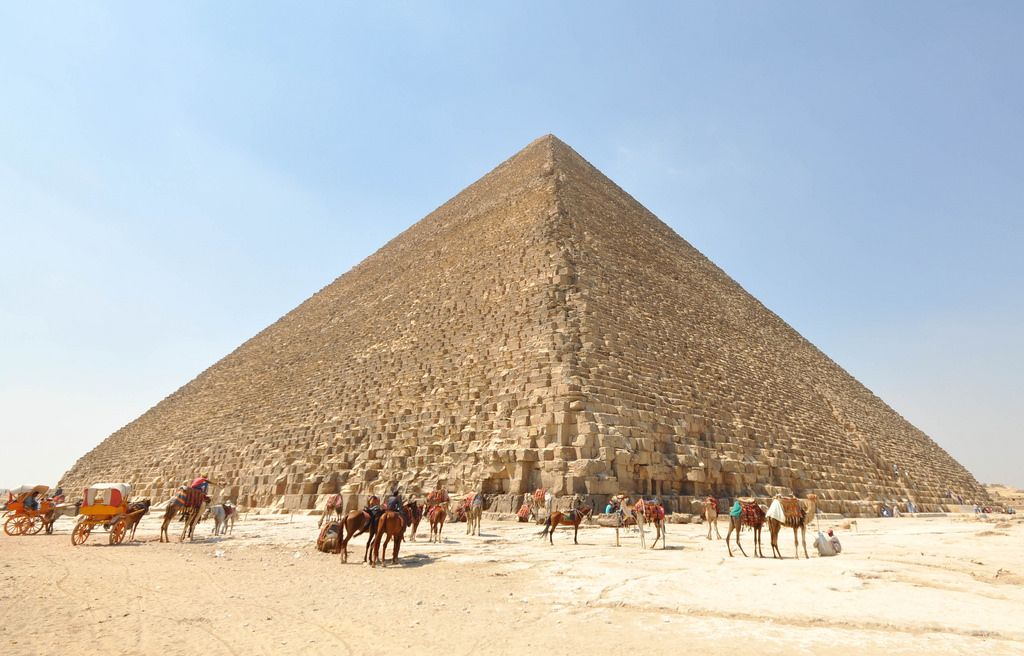 Egyptian rage over Danish nude photo-shoot on ancient pyramid 