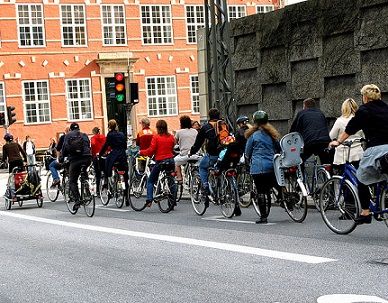 Still 'no right turns' at lights for most of Copenhagen's cyclists - The Post The Post