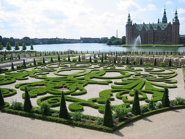 Baroque castle garden plagued by worms