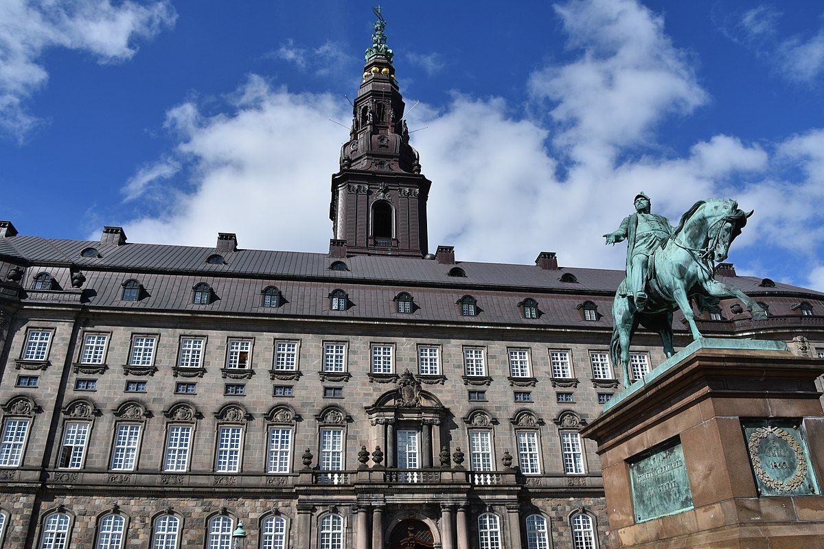 19 April: A guided tour of Christiansborg