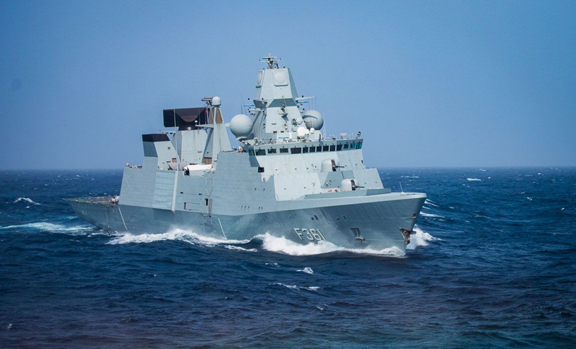 Danish warship in combat with outdated weapons – fast help promised to young people in distress