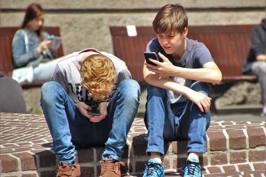 Smartphone usage thriving among pre-teens
