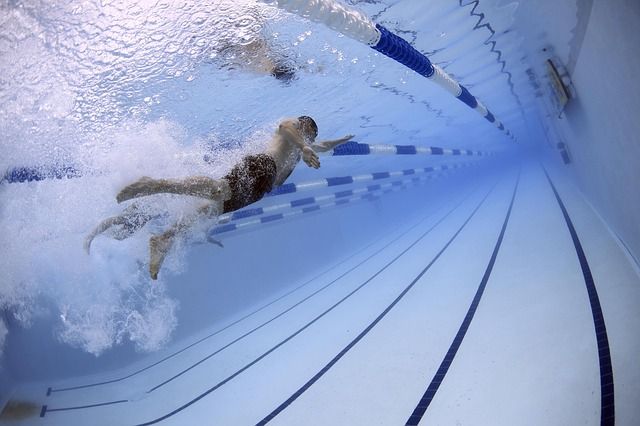 Aus dem tiefen Wasser: Die Eintrittskarten für Schwimmbäder sind in den letzten Jahren stark gestiegen