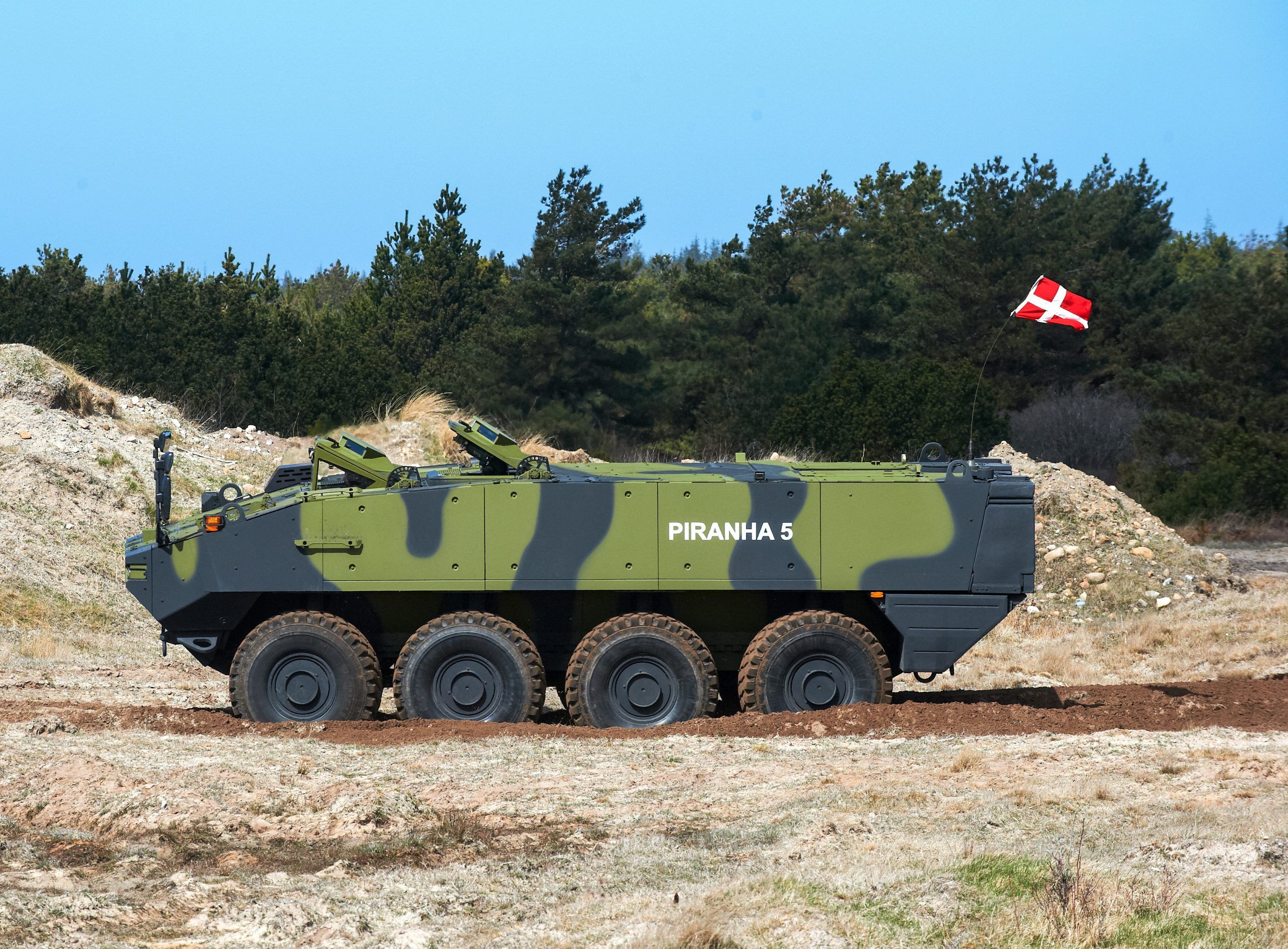 Switzerland slams the brakes on Denmark’s shipment of military vehicles to Ukraine
