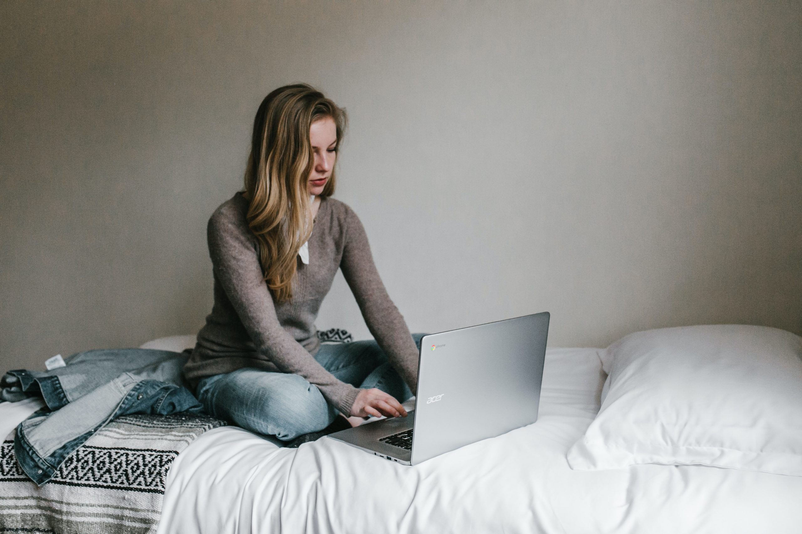 Here’s Why Online Dating Can Be Fun When You’re Sick And Resting At Home