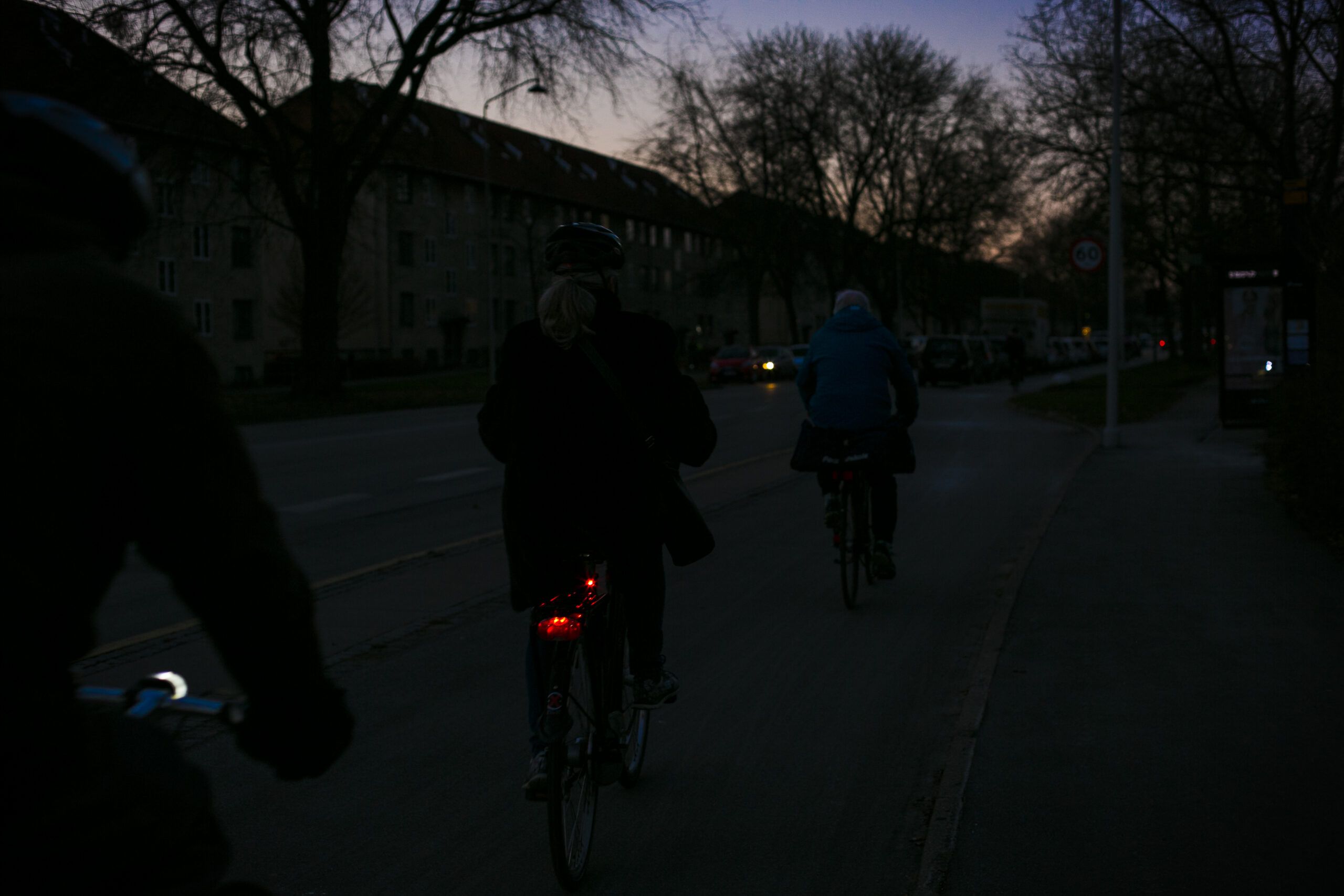 Fluorescence, thy name is woman! Men more likely to cycle without lights