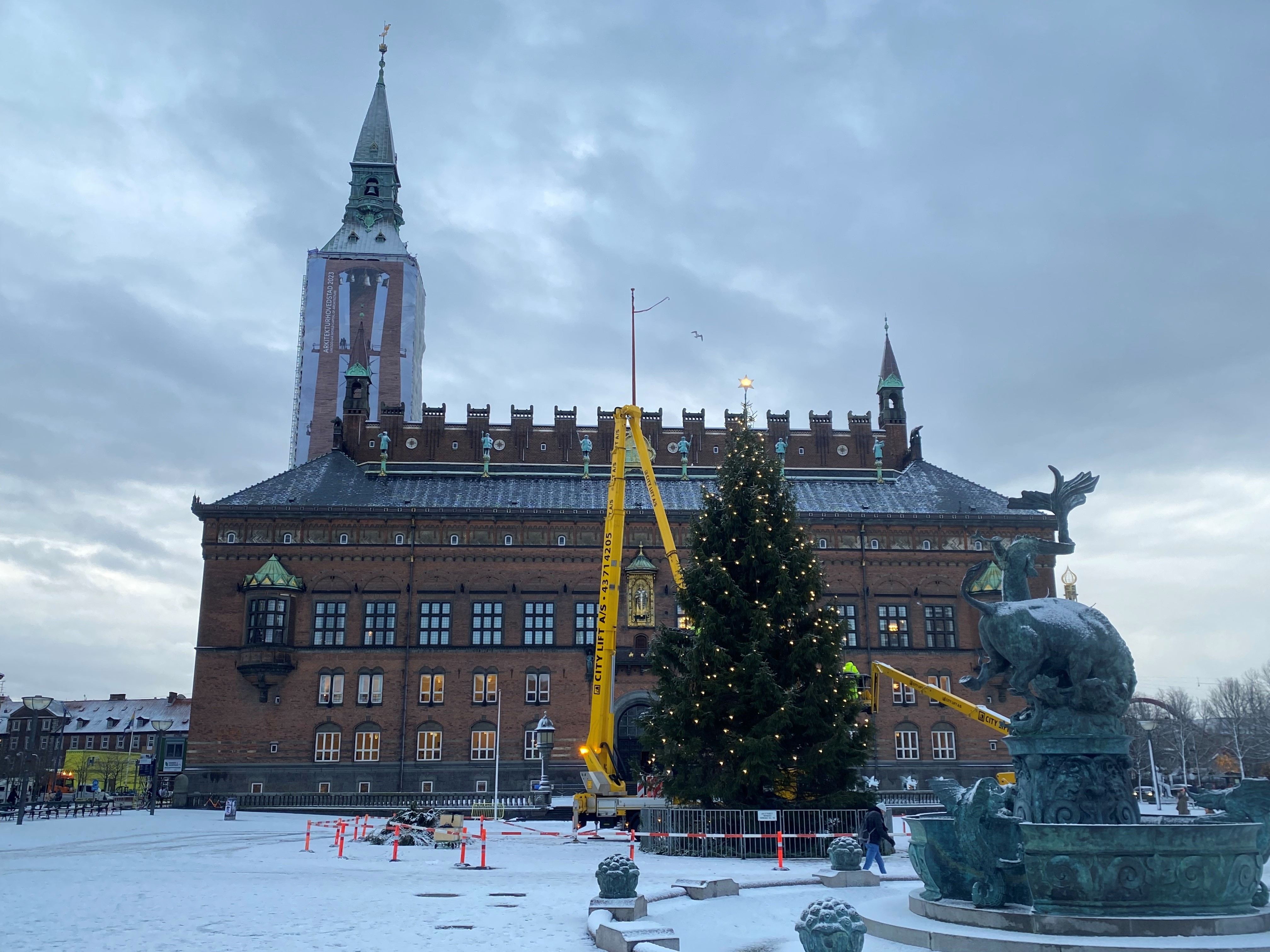 First Sunday in advent: The big Christmas tree is lit at Rådhuspladsen