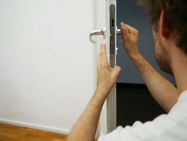 Is It a Good Idea to Replace Your Front Door Lock When You Move Out of Your Apartment?