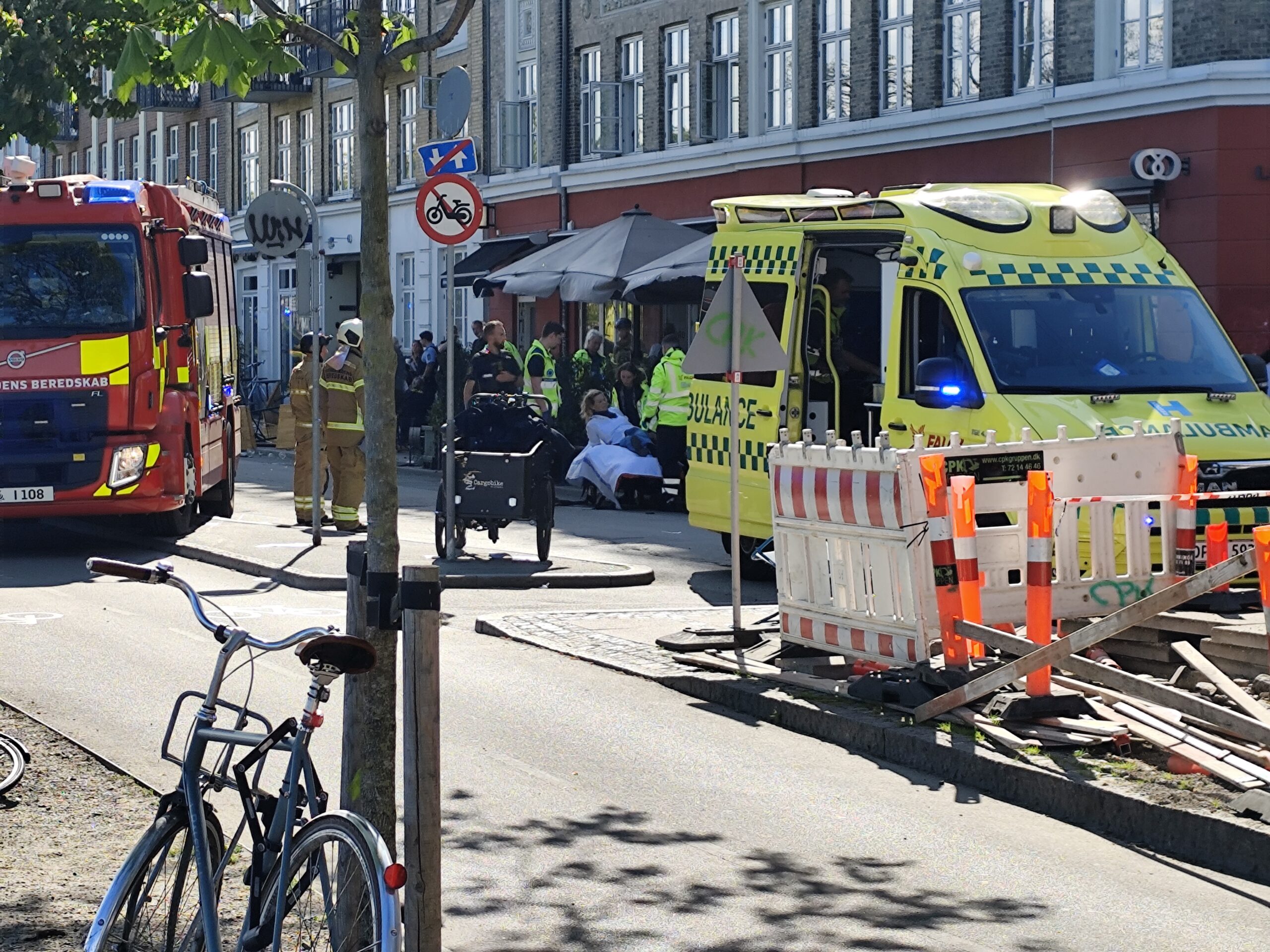 Several injured in Copenhagen after elderly driver crashes near lakes